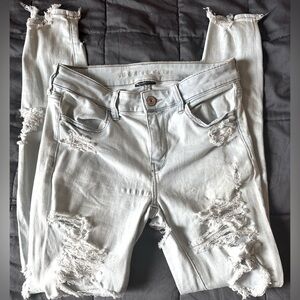 **American Eagle - Super Soft, Stretchy, Skinny Jeans- super light wash- sexy😉
